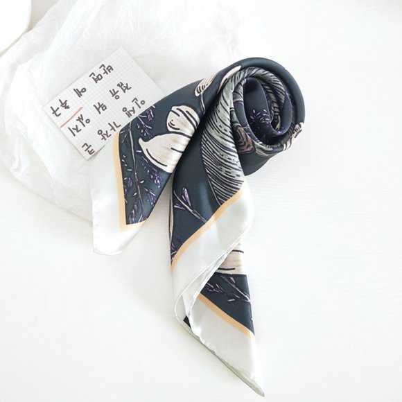 💕Last one Floral Silk Scarf Green Leaf - Picture 11 of 13